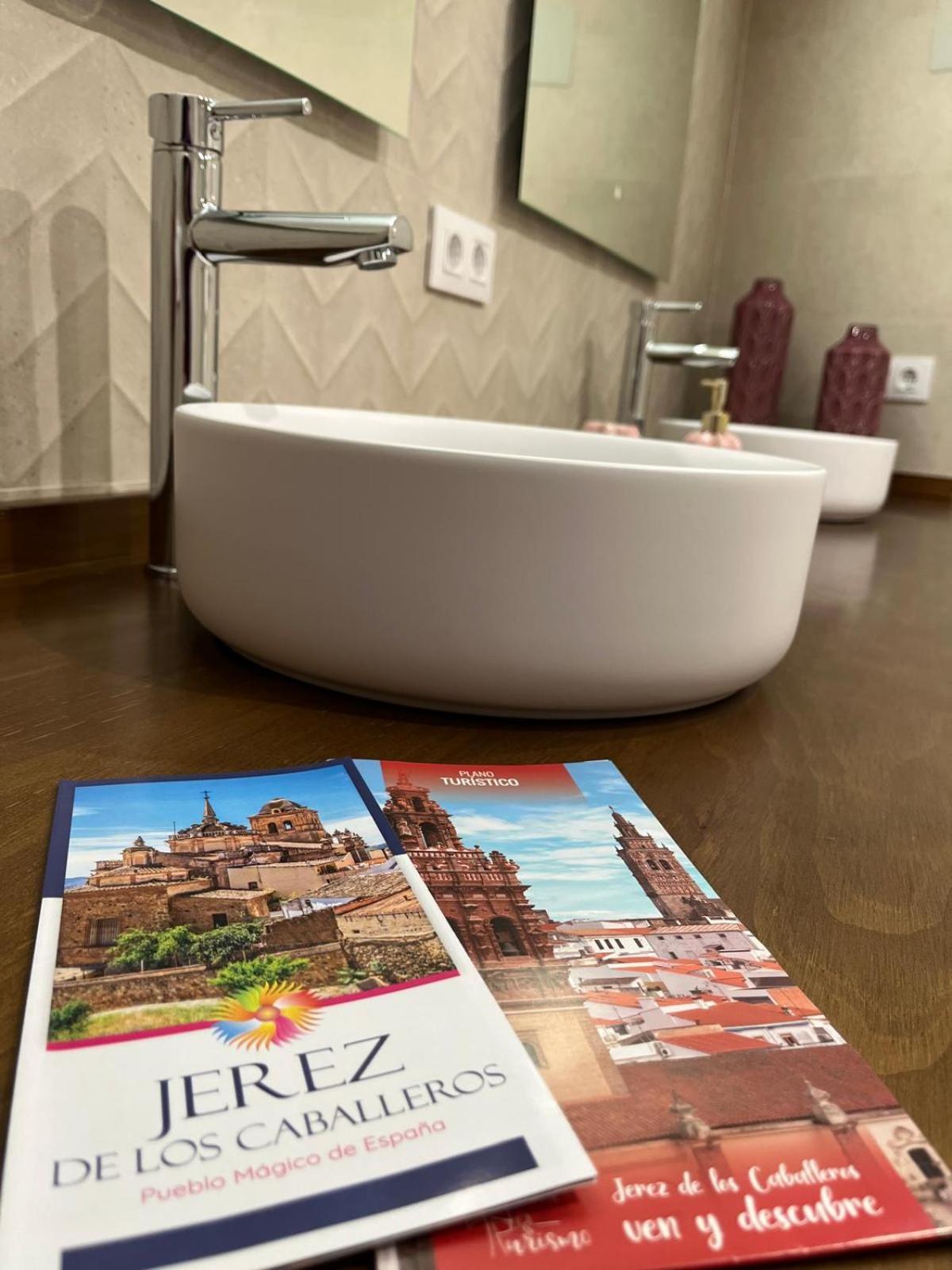 Apartamentos San Miguel Jerez De Los Caballeros Eksteriør billede